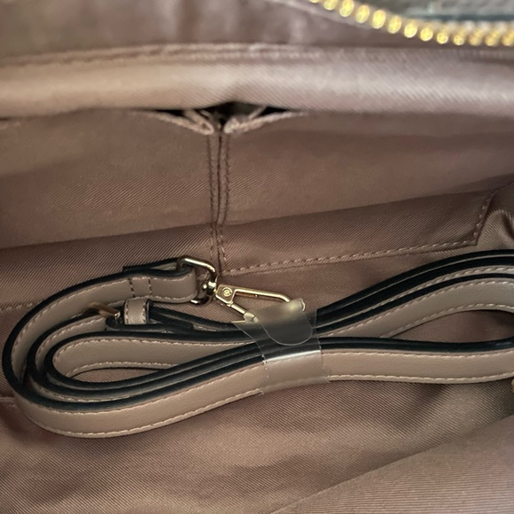 🎁GIFTED🎁🔥🔥DEAL🔥🔥✨Taupe Tote Bag Crossbody ✨NWT - Picture 12 of 12
